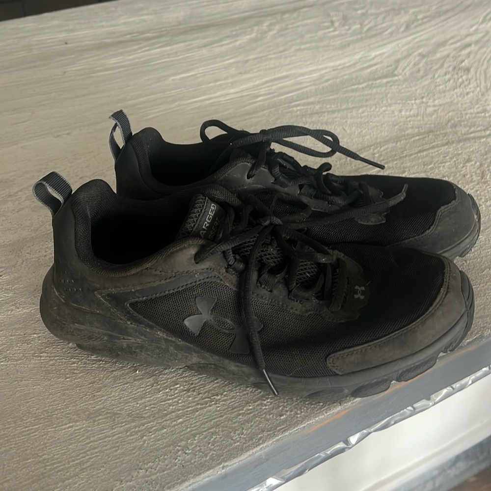 Black Under Armor Tennis